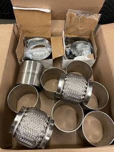 lot 20 image: Exhaust Band Clamps 4-Inch Butt Joint - X0037W42BR