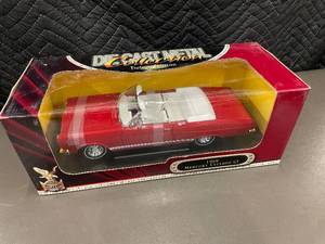 lot 32 image: Road Signature Deluxe Edition 1966 Mercury Cyclone GT - 118 Die-Cast
