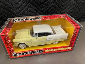 lot 33 image: MotorWorks 1955 Chevrolet Bel Air 124 Die-Cast Model