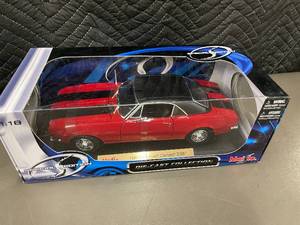 lot 34 image: Maisto 1967 Chevrolet Camaro Z28 Special Edition Die-Cast 118