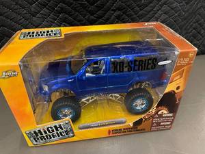 lot 41 image: Jada Toys - XD Series - Ford Expedition - High Profile - 124 Die-Cast - Working Suspension