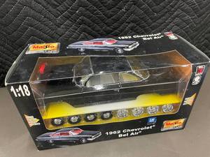 lot 43 image: Maisto 1962 Chevrolet Bel Air - 118 Die-Cast Model Car