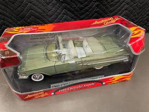 lot 44 image: American Graffiti 1960 Chevrolet Impala Diecast Car - 118 Scale