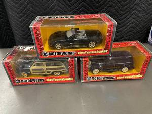 lot 55 image: MotorWorks 124 Collection Diecast Metal - 3-Car Lot