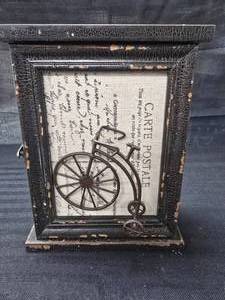 lot 8 image: Wooden Storage Case