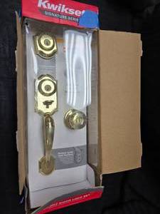 lot 97 image: Kwikset Signature Series Door Handle and Lock Set