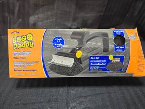 lot 125 image: BBQ Daddy Steam Cleaning Grill Scrubber