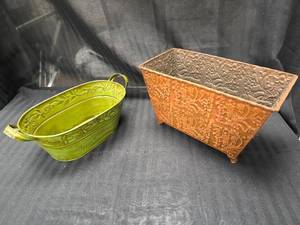 lot 183 image: 2 Decorative Tin Baskets Magazine Holder -Plant Holder