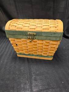 lot 186 image: Used Basket   Great for yarn - keep sake cards