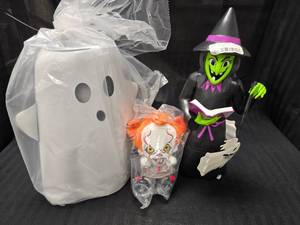 lot 216 image: Halloween Decor Ghost Witch