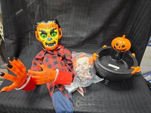 lot 217 image: Assorted Halloween Decor (Candy Dish missing one Leg)