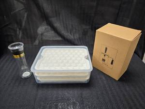 lot 231 image: Basting pot Small Ice Cube Tray Grinder