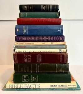 lot 157H image: O - Bible Reference Lot - NIV Holy Bible Red Letter, Halleys Bible Handbook, Living Bible Paraphrased, Atlas