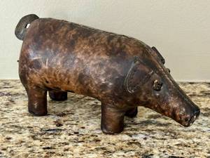 lot 17D image: O - Vintage Leather Pig Sculpture - Vintage, Made in Spain