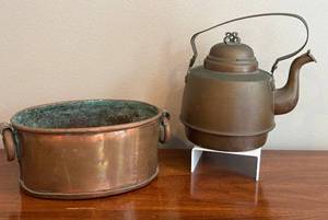 lot 35D image: Vintage Copper Planter & Teapot Pair