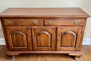 lot 39D image: DR - Pennsylvania House Vintage Sideboard Buffet with Brass Hardware