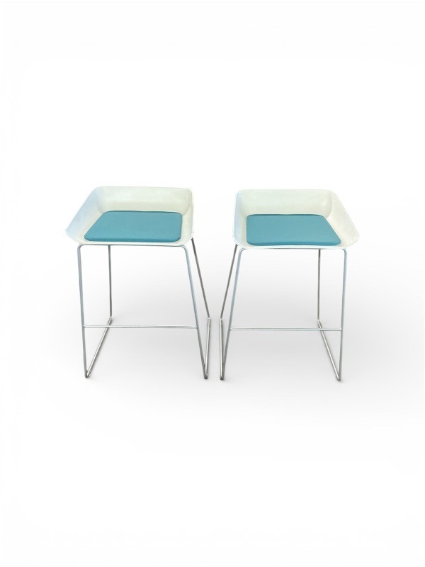 lot 60 image: 2 Steelcase Pub Style Seats