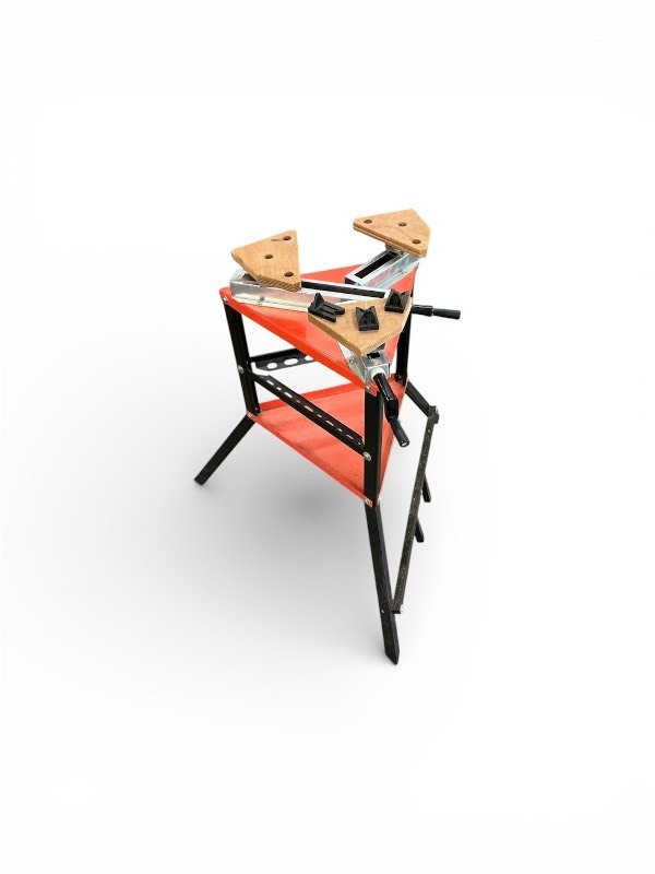 lot 59 image: Portable Tripod Pipe Vice Tristand