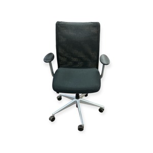 lot 16 image: Steelcase Jersey Task Chair