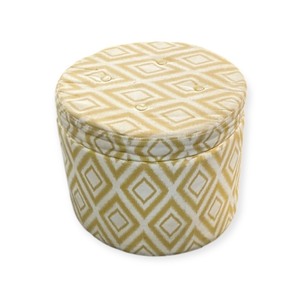 lot 38 image: Footrest with Removable Top- Diamond Pattern with Storage