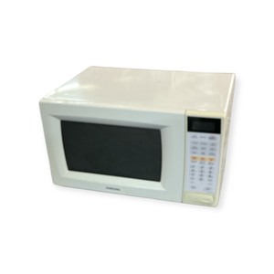 lot 48 image: Microwave White