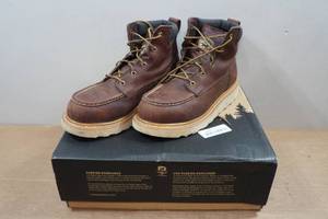 lot 12 image: Irish Setter Ashby Mens 6 Work Boots Style 83606 - Size 8.5