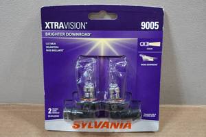 lot 22 image: Sylvania Xtravision Halogen Lamps - 9005