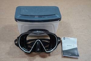 lot 59 image: Scuba Pro Solo Mask