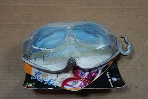 lot 61 image: Aqua Sphere Seal Kid Mask