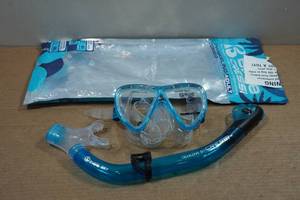 lot 67 image: Cressi Blulove Adult Snorkel Combo