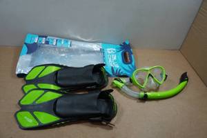 lot 72 image: Cressi Blulove Adult Snorkel Set - Fin Size MLXL
