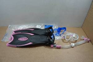 lot 74 image: Cressi Adult Rondine Palau Fin Snorkel Set - Fin Size XSS