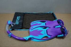 lot 75 image: Cressi Blulove Kids Snorkel and Fins - SM