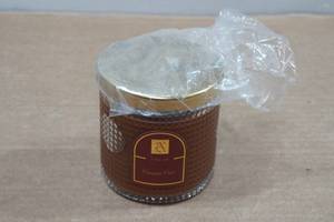 lot 89 image: Aromatique Cinnamon Cider 6oz Candle