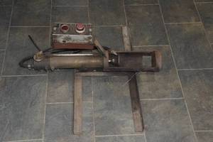 lot 130 image: Pneumatic Can Crusher