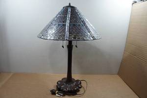 lot 132 image: Dale Tiffany Leaded Glass Lamp