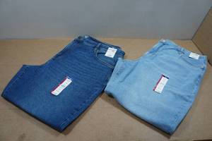 lot 136 image: 2 Womens Plus Size Jeans - 20W