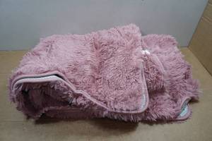 lot 171 image: Pink Plush Area Rug - 5x7