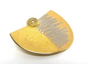 lot 16 image: Exceptional 18K &amp 24K Gold Atelier ZOBEL Brooch Pendant wRutilated Quartz &amp Small Diamonds
