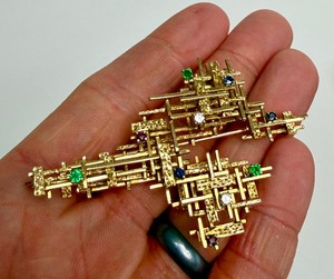 lot 14 image: Exceptional Solid 18K Gold &amp Gemstone Brutalist Brooch Pendant
