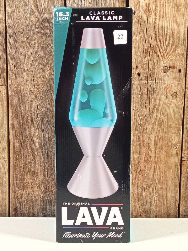 lot 22 image: LAVA 16.3 Sea Foam Novelty Table Lamp