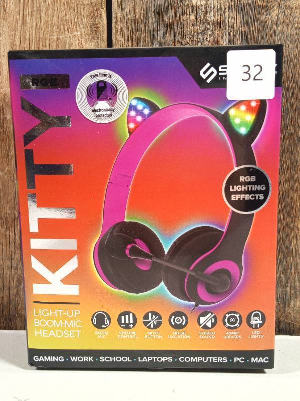 lot 32 image: Sentry Kitty Light-up Boom-Mic Headset