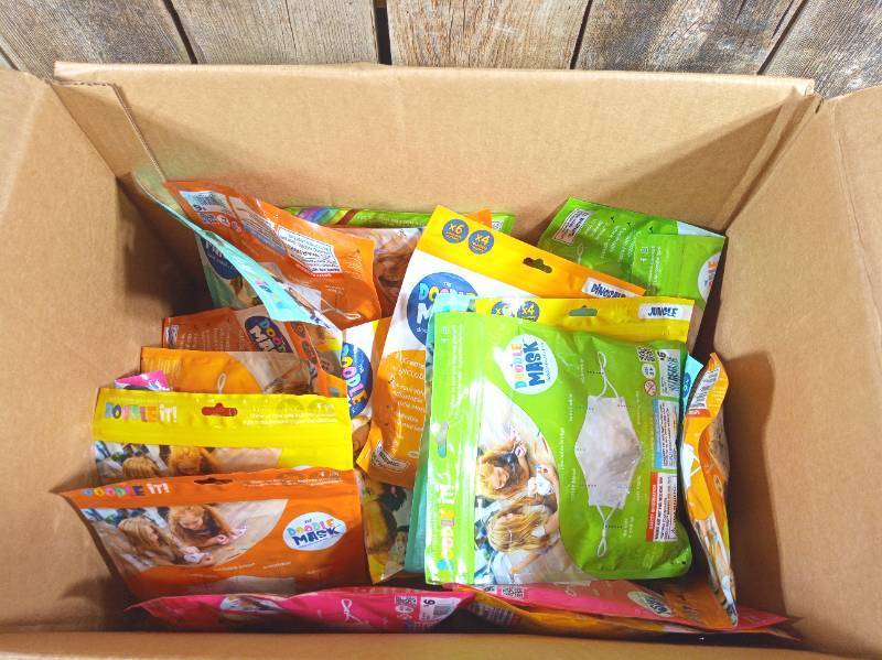 lot 40 image: Lot of The Doodle Mask