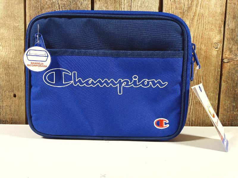 lot 44 image: Champion Center Lunch Kit with Tray