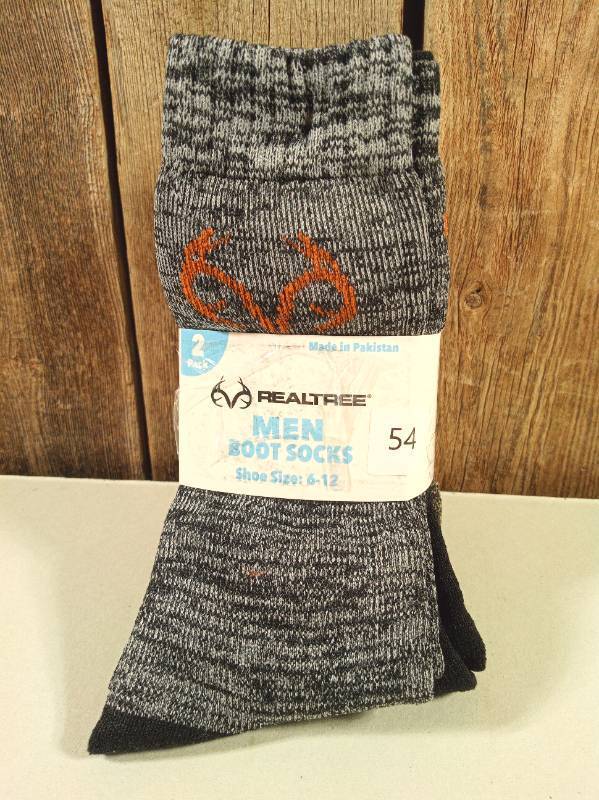 lot 55 image: Realtree Mens Boot Socks Shoe Size 6-12 (set of 4)