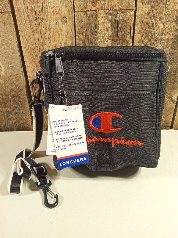 lot 120 image: Champion Lunch Bag, Black detachable strap