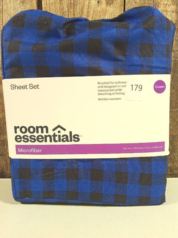lot 179 image: Room Essentials - Sapphire BlueBlack Gingham Microfiber Queen Sheet Set