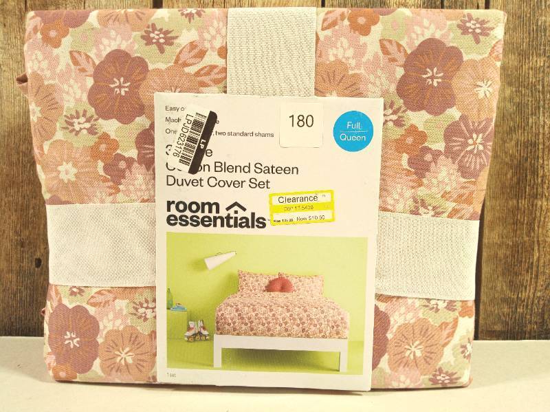 lot 180 image: Cotton Blend Sateen Duvet Cover and Sham Set - Room Essentials