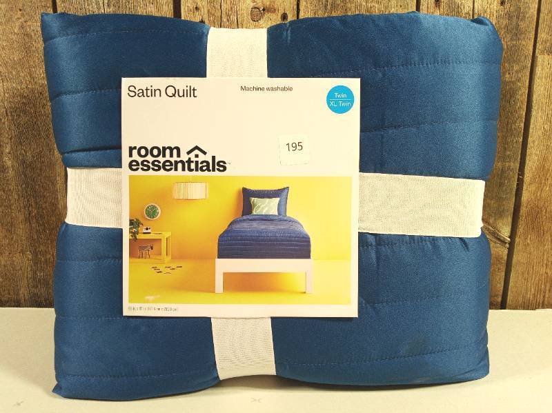 lot 196 image: Satin Quilt - Room Essentials