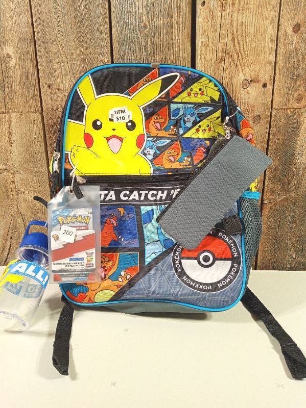 lot 200 image: Pokemon backpack 5 piece set including lunch bag and water bottle